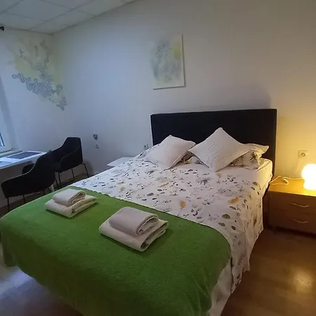 Zsa Zsa Zenta 2 * Split